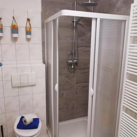 Daire Sonnensegler Usedom Direkt Am Yachthafen Mit Terrasse Parkplatz Wlan Karlshagen