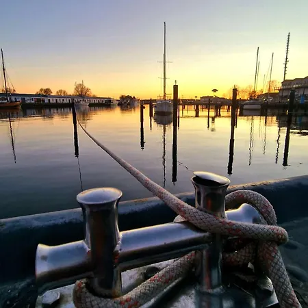 Sonnensegler Usedom Direkt Am Yachthafen Mit Terrasse Parkplatz Wlan Apartment Karlshagen
